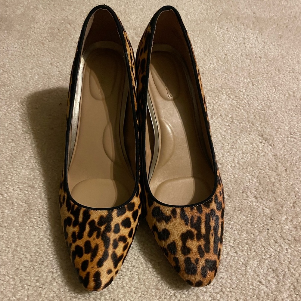 Very New! Aerosoles Cheetah Suede Pumps.  Size 10.